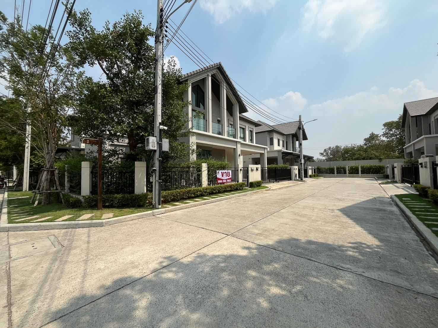 ขายบ้านเดี่ยวต้นซอย สภาพดี 4 นอน หมู่บ้าน Bangkok Boulevard รามอินทรา-วัชรพล 72 ตรว 2 ชั้น
