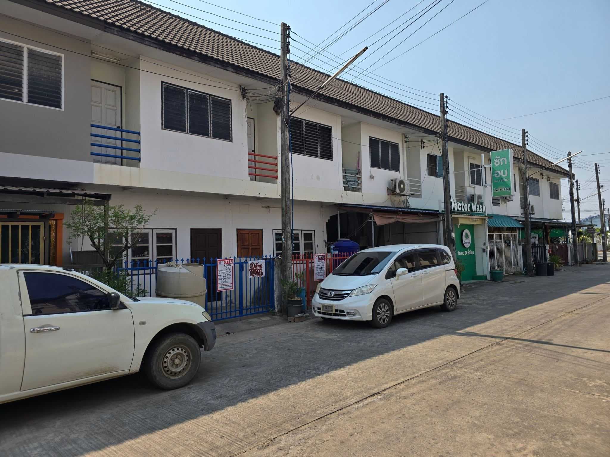 ทาวน์เฮ้าส์ 2 ชั้น ทำเลประชาอุทิศ ใกล้วัดจันทร์ตะวันตก รายล้อมด้วยร้านสะดวกซื้อ เดินทางสะดวก