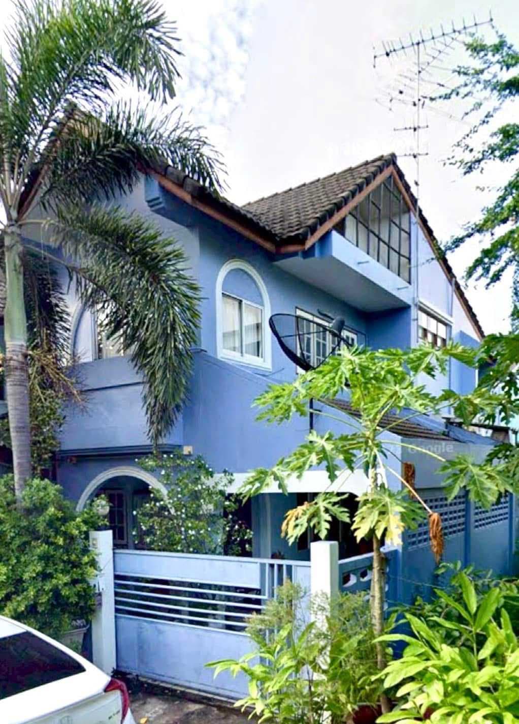บ้านในเมือง พื้นที่ใหญ่ เดินทางสะดวก ใกล้ถนนหลัก