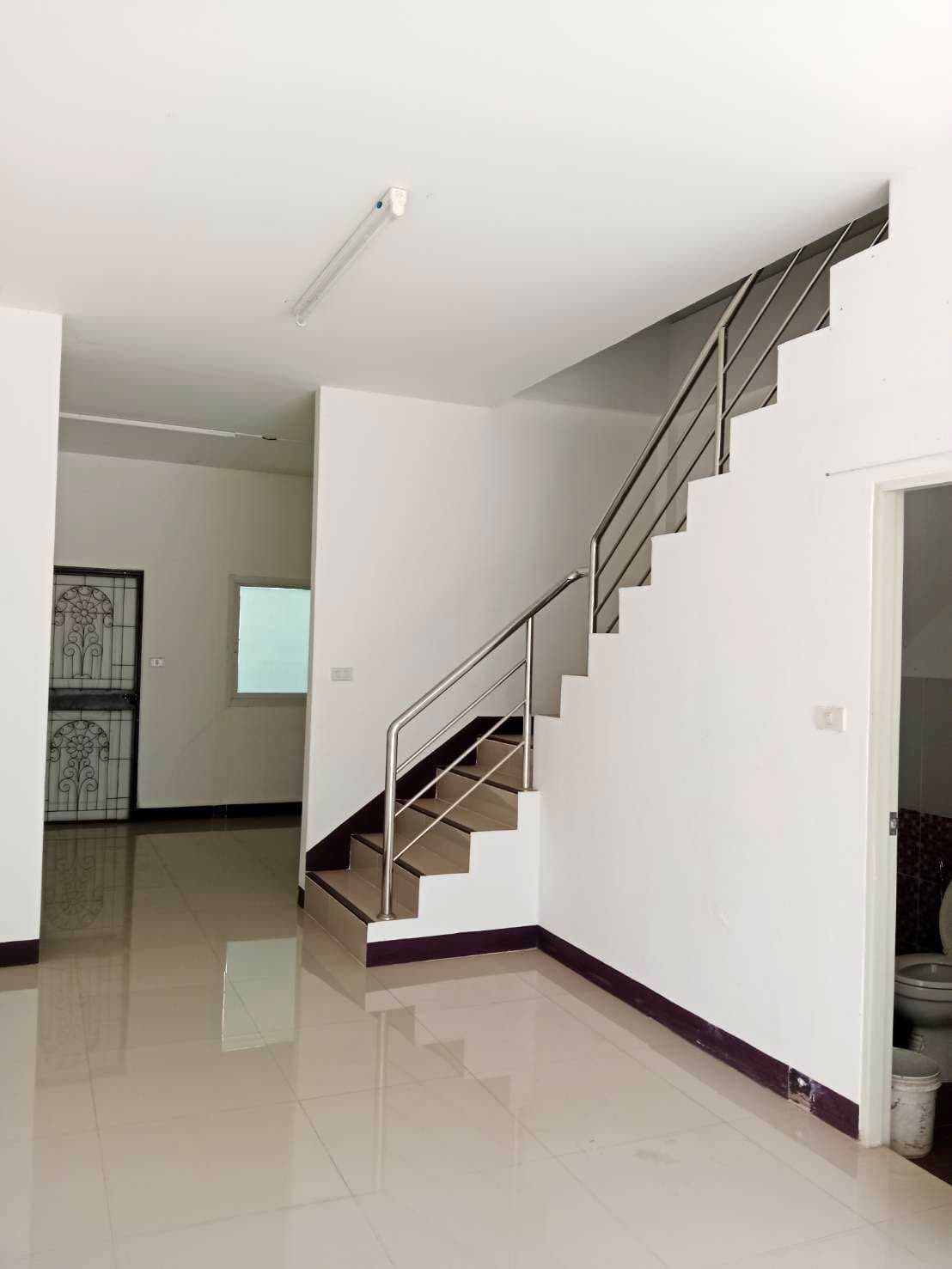 อาคารพาณิชย์2ชั้น 2คูหา ติดถนนทางหลวงชนบท 3015 ใกล้ รพสต.บ้านสระโคล่ ทำเลดี เหมาะสำหรับค้าขาย หรือ ธุรกิจขนาดย่อย