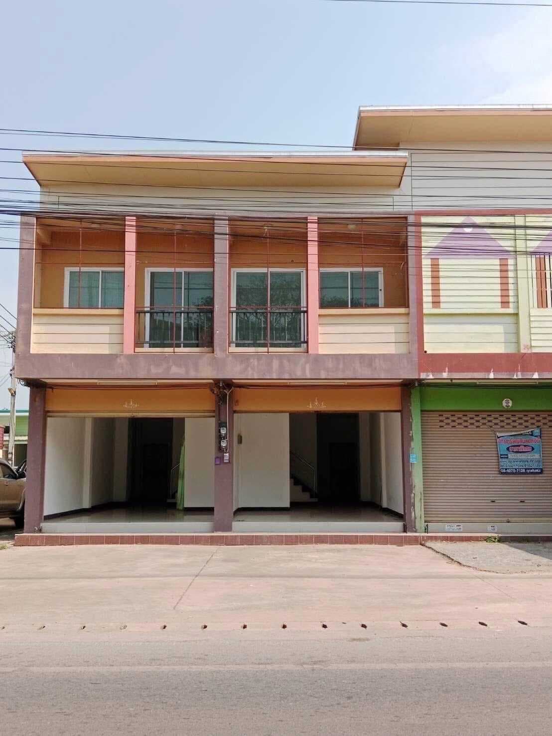 อาคารพาณิชย์2ชั้น 2คูหา ติดถนนทางหลวงชนบท 3015 ใกล้ รพสต.บ้านสระโคล่ ทำเลดี เหมาะสำหรับค้าขาย หรือ ธุรกิจขนาดย่อย