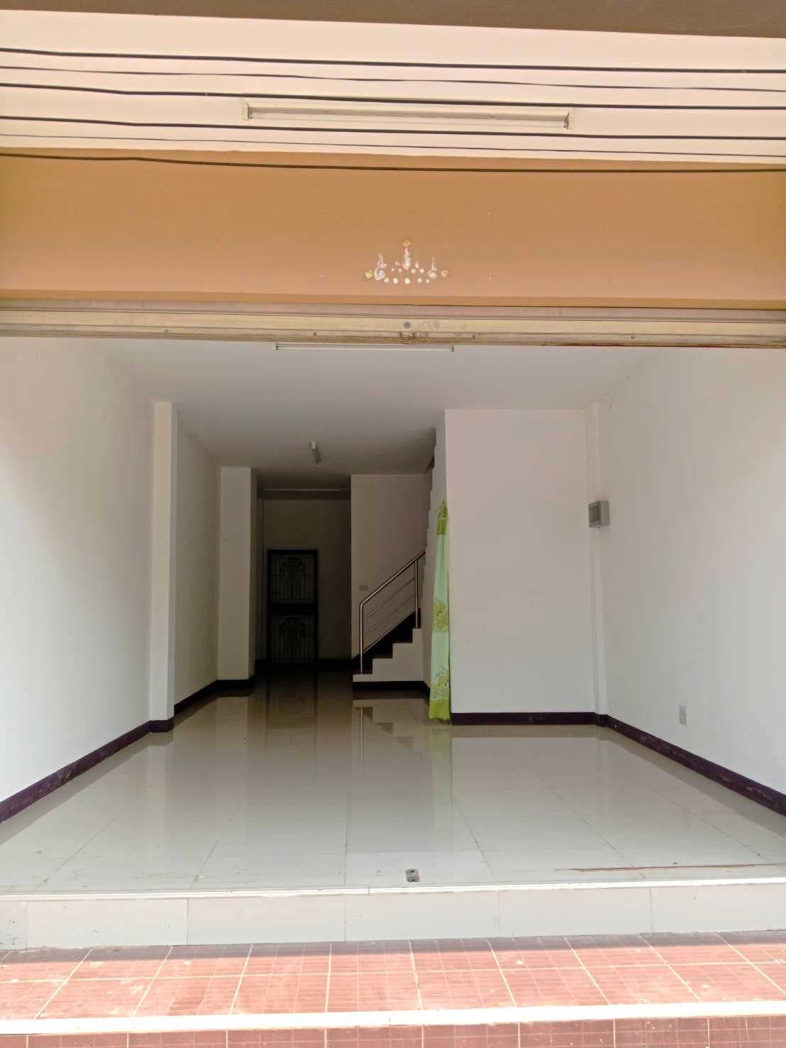 อาคารพาณิชย์2ชั้น 2คูหา ติดถนนทางหลวงชนบท 3015 ใกล้ รพสต.บ้านสระโคล่ ทำเลดี เหมาะสำหรับค้าขาย หรือ ธุรกิจขนาดย่อย