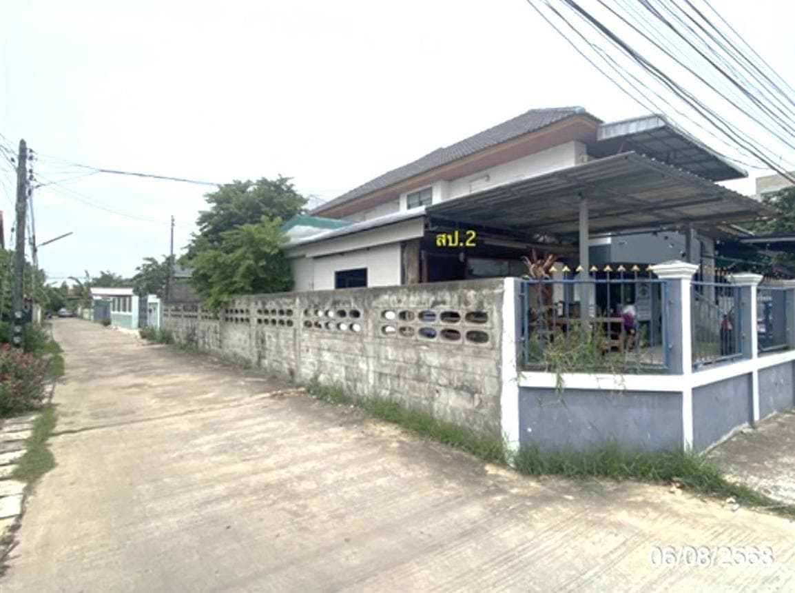 บ้านเดี่ยว เหนือเมือง เมืองร้อยเอ็ด พื้นที่ใช้สอยจุใจ 371.25 ตร.ม. บนที่ดินกว้าง 85.8 ตร.ว. ทำเลดีบรรยากาศส่วนตัว ราคาคุ้มค่า