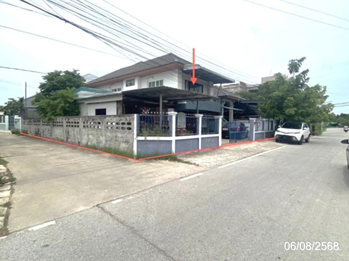 บ้านเดี่ยว เหนือเมือง เมืองร้อยเอ็ด พื้นที่ใช้สอยจุใจ 371.25 ตร.ม. บนที่ดินกว้าง 85.8 ตร.ว. ทำเลดีบรรยากาศส่วนตัว ราคาคุ้มค่า
