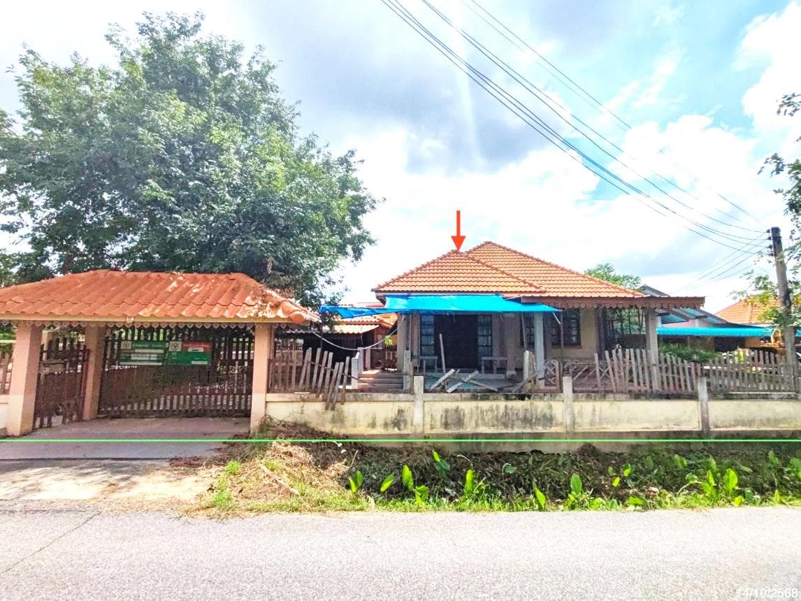 ขายบ้านเดี่ยว เมืองอ่างทอง ทำเลบ้านแห พื้นที่ใช้สอย 108.75 ตร.ม. 2 ห้องนอน 2 ห้องน้ำ สภาพดี ราคาล้านต้นๆ