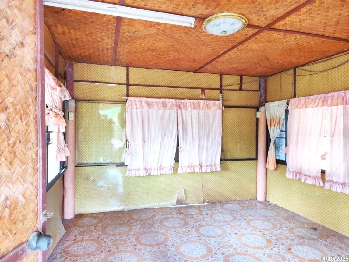 ขายบ้านเดี่ยว เมืองอ่างทอง ทำเลบ้านแห พื้นที่ใช้สอย 108.75 ตร.ม. 2 ห้องนอน 2 ห้องน้ำ สภาพดี ราคาล้านต้นๆ