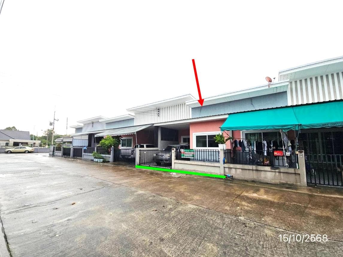 ทาวน์เฮ้าส์ บ้านเพียงเพชร 2 มาบยางพร ปลวกแดง ระยอง 2 ห้องนอน 1 ห้องน้ำ พื้นที่ 70.2 ตร.ม. บนที่ดิน 22.7 ตร.ว. ทำเลศักยภาพใกล้นิคมอุตสาหกรรม ราคาพิเศษ 1.5 ล้าน