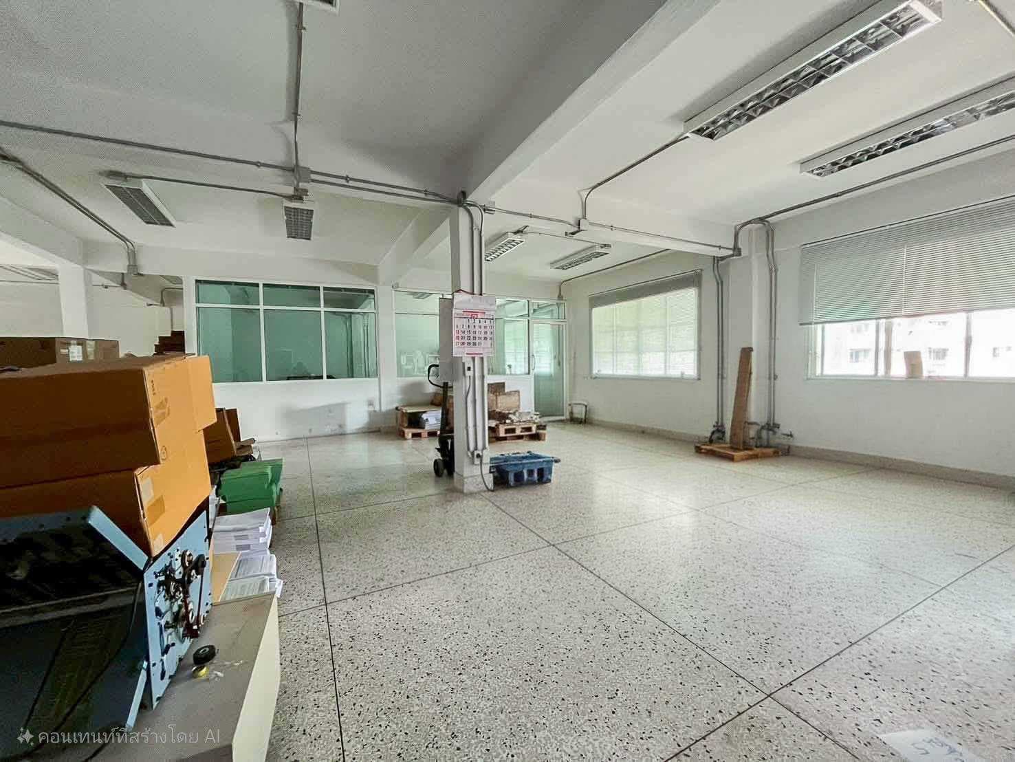 ขาย ตึกแถว 4 คูหา 57 ตรว 4 ชั้นครึ่ง เดินไป MRT สถานี ลาดพร้าว 101 ได้ เหมาะทำโรงงาน มีใบรง.