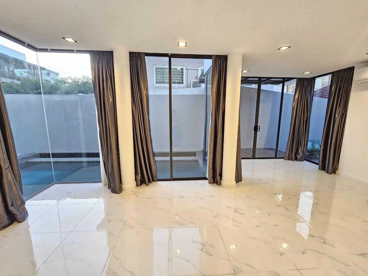 ขาย บ้านแฝด Pool Villa 3.5 ชั้น พระราม 9 ซอย 51 รีโนเวทใหม่ทั้งหลัง 43 ตร.วา