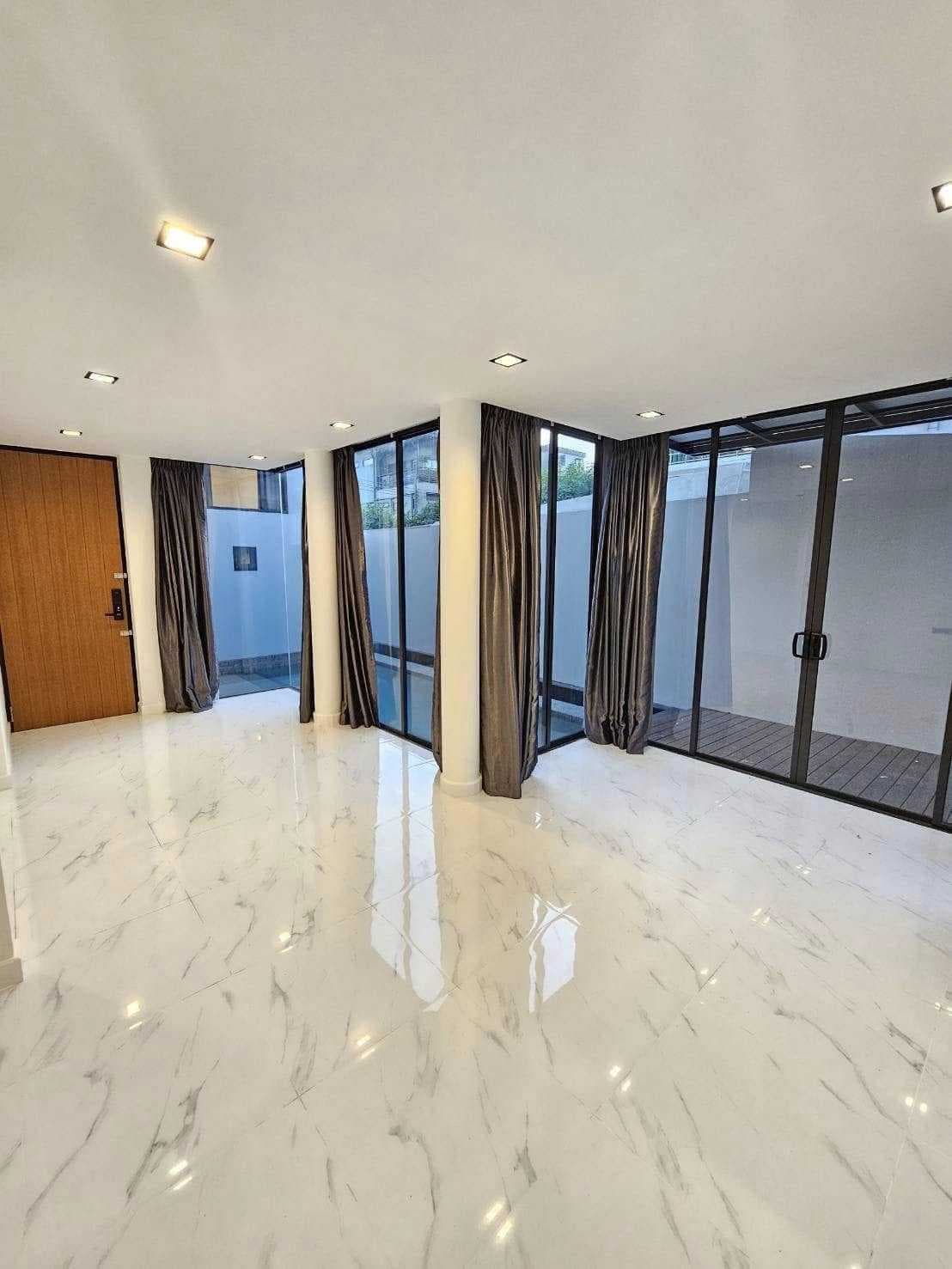 ขาย บ้านแฝด Pool Villa 3.5 ชั้น พระราม 9 ซอย 51 รีโนเวทใหม่ทั้งหลัง 43 ตร.วา