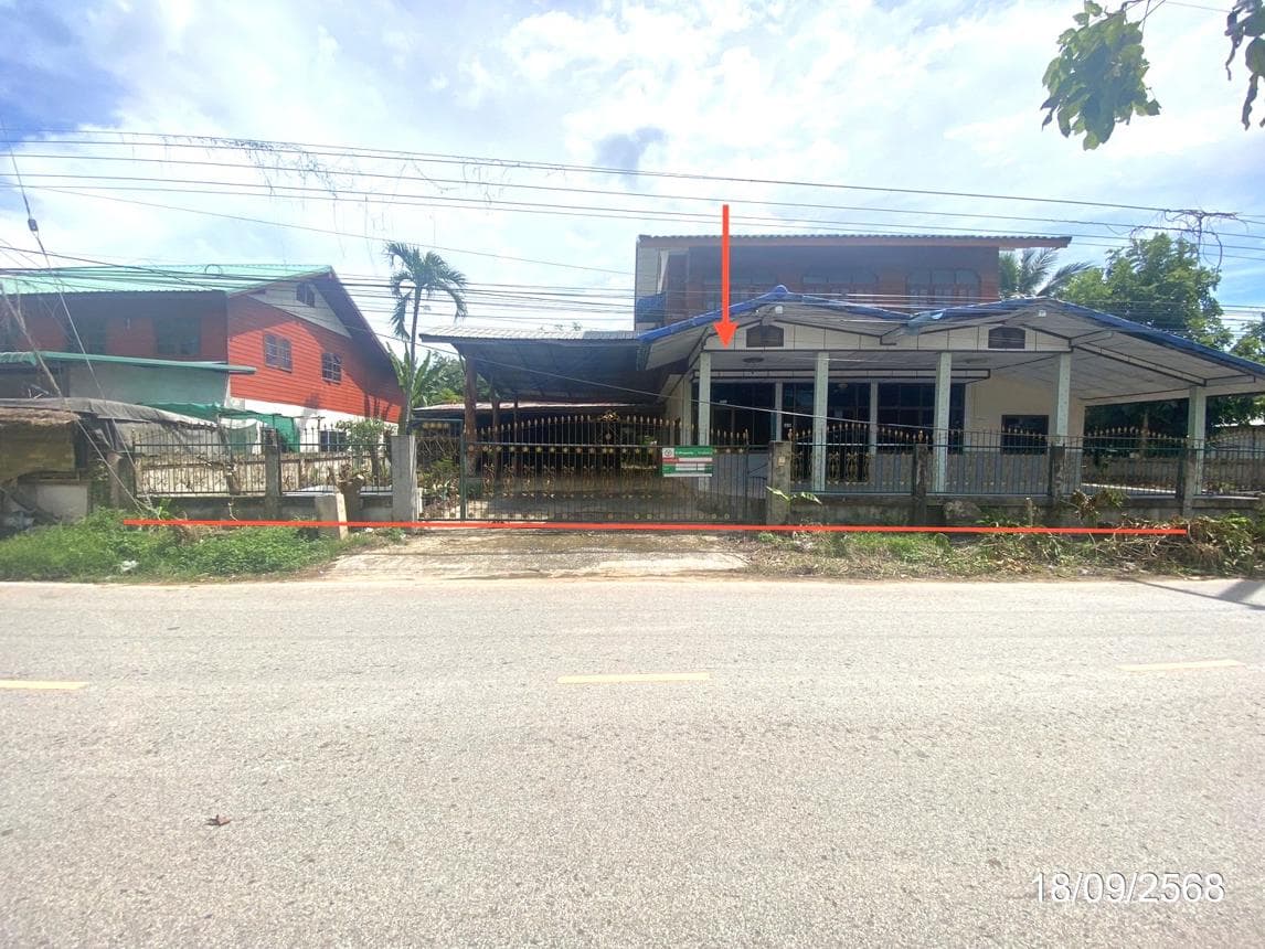ขายบ้านเดี่ยว เมืองกาฬสินธุ์ ทำเลลำคลอง พื้นที่ใช้สอยกว้างขวาง 327.5 ตร.ม. 2 ห้องนอน 3 ห้องน้ำ สภาพดี บรรยากาศเงียบสงบ