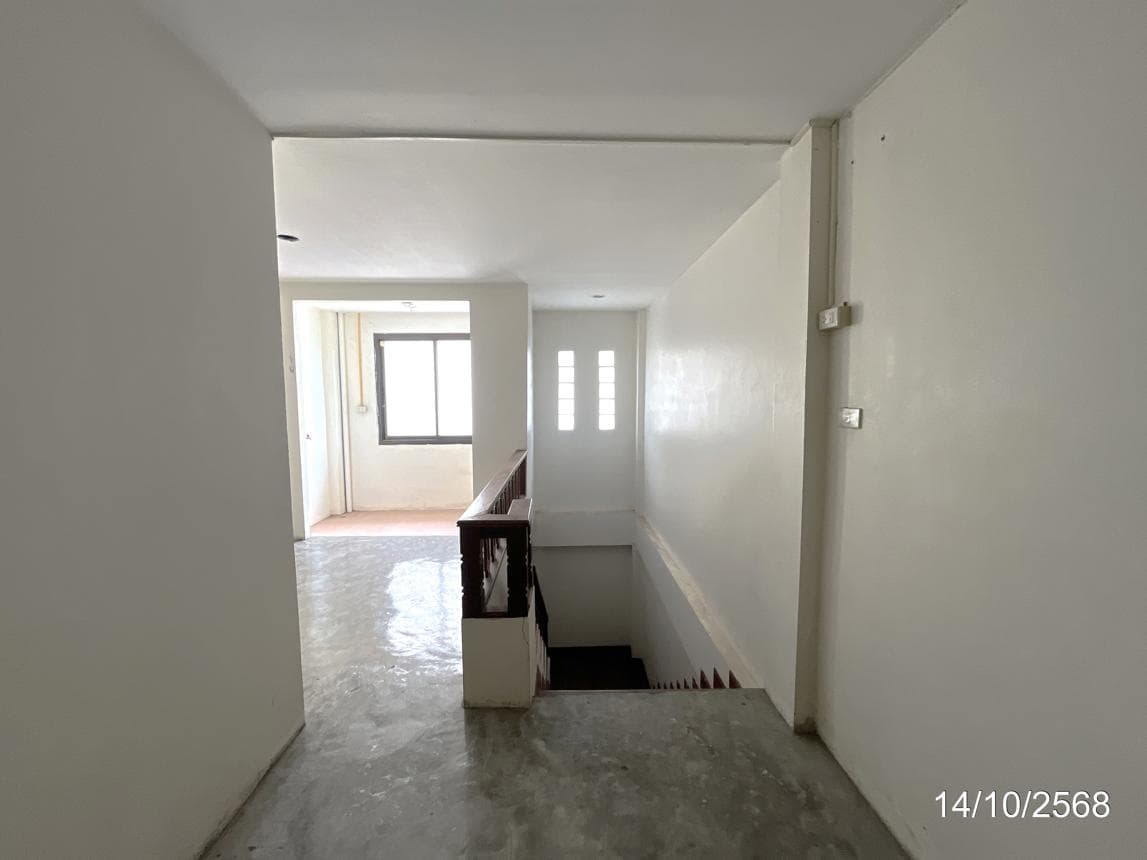ขายอาคารพาณิชย์ โชคมงคล (Chok Mongkhon) 9 ห้องนอน 6 ห้องน้ำ พื้นที่ใช้สอยจุใจ 479.6 ตร.ม. ทำเลศักยภาพ ขุนทะเล เมืองสุราษฎร์ธานี เหมาะลงทุนธุรกิจและสำนักงาน
