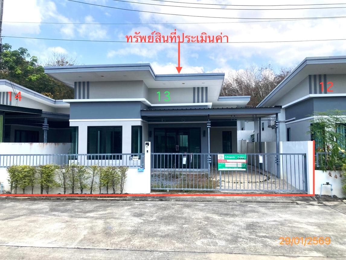 ขายบ้านเดี่ยว เวียงสระ สุราษฎร์ธานี ทำเลเวียงสระ เนื้อที่ 49 ตร.ว. พื้นที่ใช้สอย 107.94 ตร.ม. 3 ห้องนอน 1 ห้องน้ำ สภาพดี พร้อมอยู่