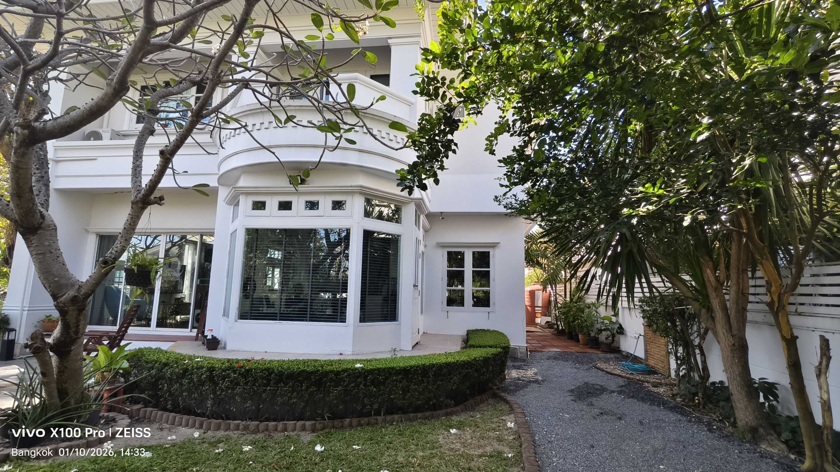 ขายบ้านเดี่ยว หมู่บ้านเพอร์เฟคเพลส รามคำแหง โซนโคโลเนี่ยล 2 ชั้น หลังมุม 3 ห้องนอน 3 ห้องน้ำ 200 ตร.ม