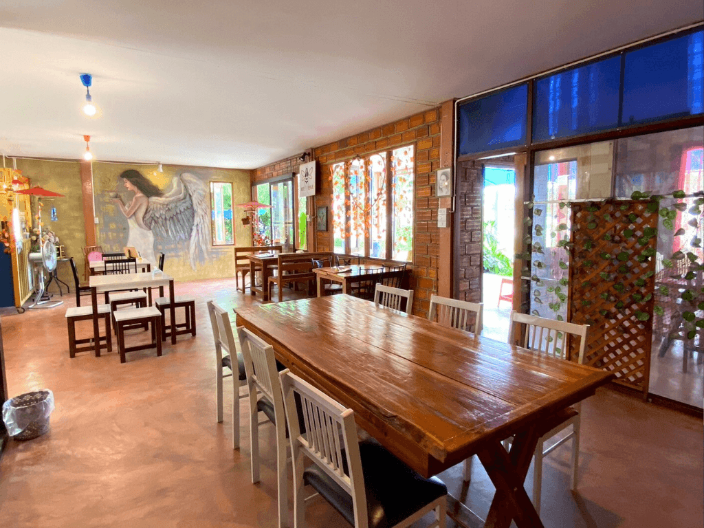 ขายที่ดินพร้อมร้านอาหาร+คาเฟ่ และบ้านหลังใหญ่ ติดสี่แยกบายพาสแสงดาว เหมาะทำธุรกิจ สำนักงาน โชว์รูม จอดรถได้ 10 คัน