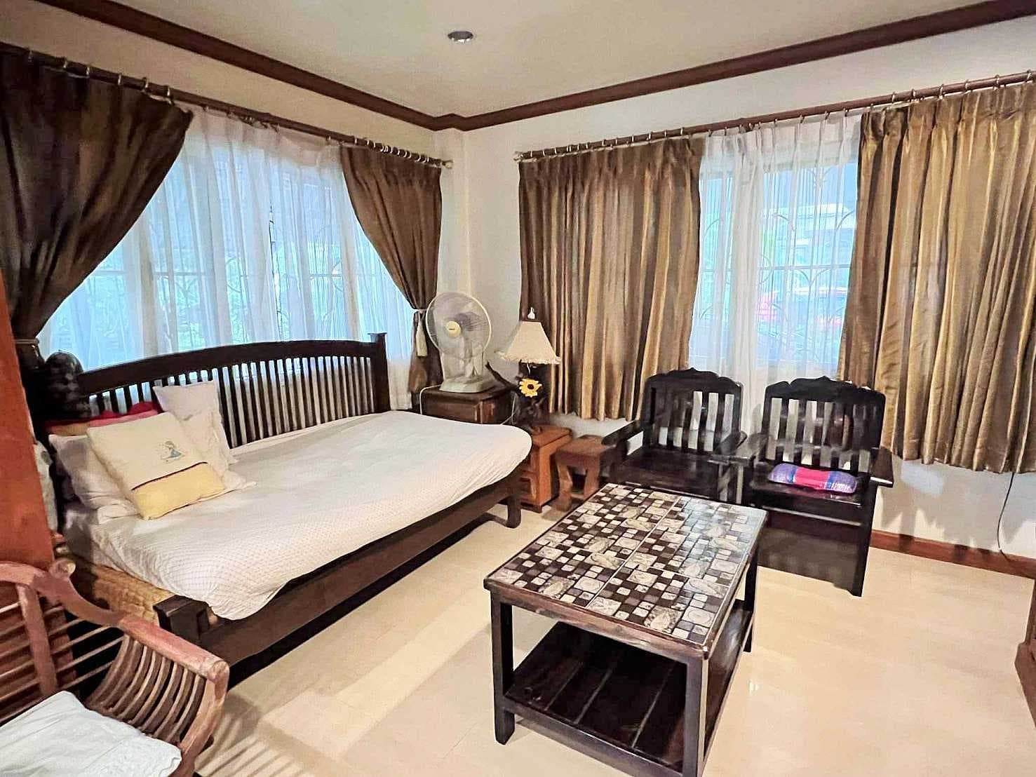 บ้านเดี่ยว โฮมอินปาร์ค (Home In Park) ซอยหมู่บ้านโฮมอินปาร์ค ตำบลหนองควาย อำเภอหางดง จังหวัดเชียงใหม่ เนื้อที่ 78 ตารางวา ราคา 5,500,000 บาท