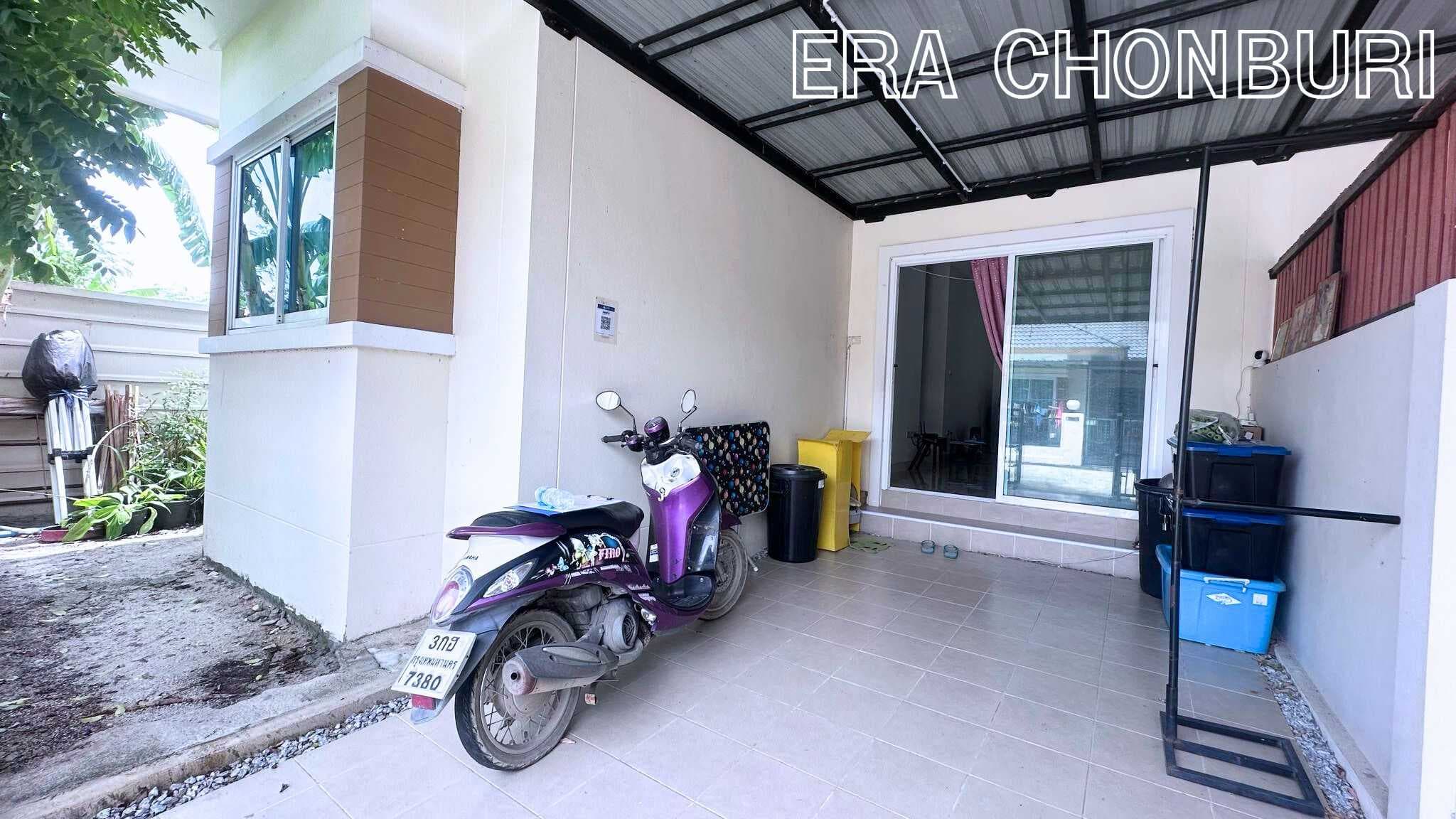 ขายถูกมาก ทาวน์เฮ้าส์ 30 ตร.ว. หลังริม หมู่บ้านบงกช เลค วิลล์ พานทอง