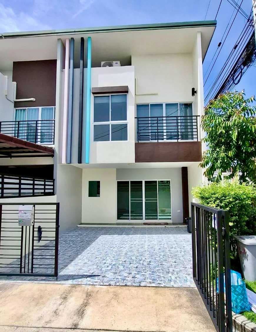 ขายทาวน์เฮาส์ 2 ชั้น 19 ตร.ว. หลังมุม รีโนเวทใหม่ หมู่บ้านซิตี้เซนส์ วัชรพล | หน้าสวน บรรยากาศร่มรื่น ใกล้เพลินนารีมอลล์
