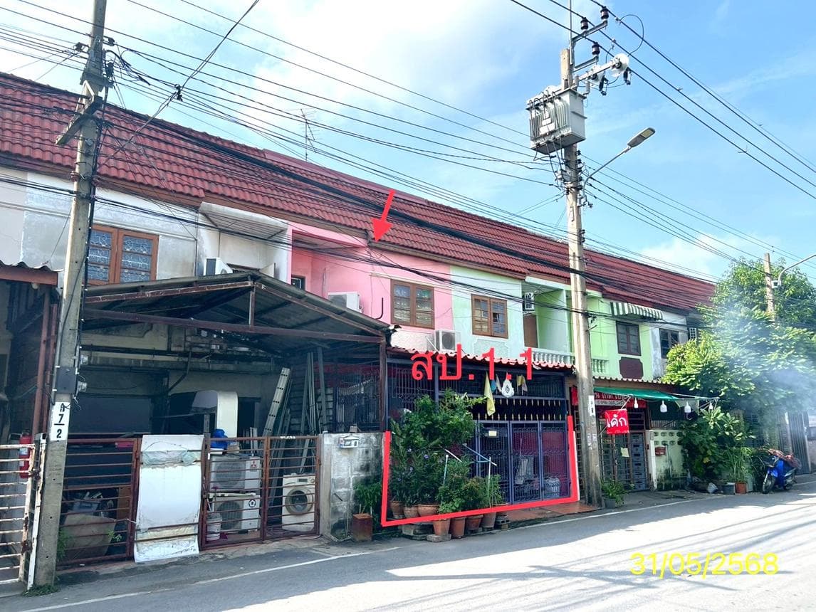 ทาวน์เฮ้าส์ บางบัวทอง นนทบุรี 2 ห้องนอน 1 ห้องน้ำ พื้นที่กว้าง 108 ตร.ม. ทำเลดีใกล้แหล่งชุมชน ราคาล้านต้นๆ