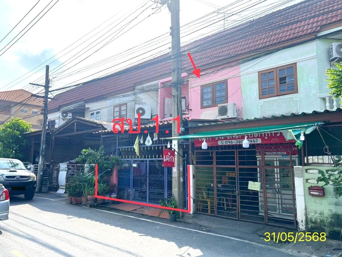 ทาวน์เฮ้าส์ บางบัวทอง นนทบุรี 2 ห้องนอน 1 ห้องน้ำ พื้นที่กว้าง 108 ตร.ม. ทำเลดีใกล้แหล่งชุมชน ราคาล้านต้นๆ