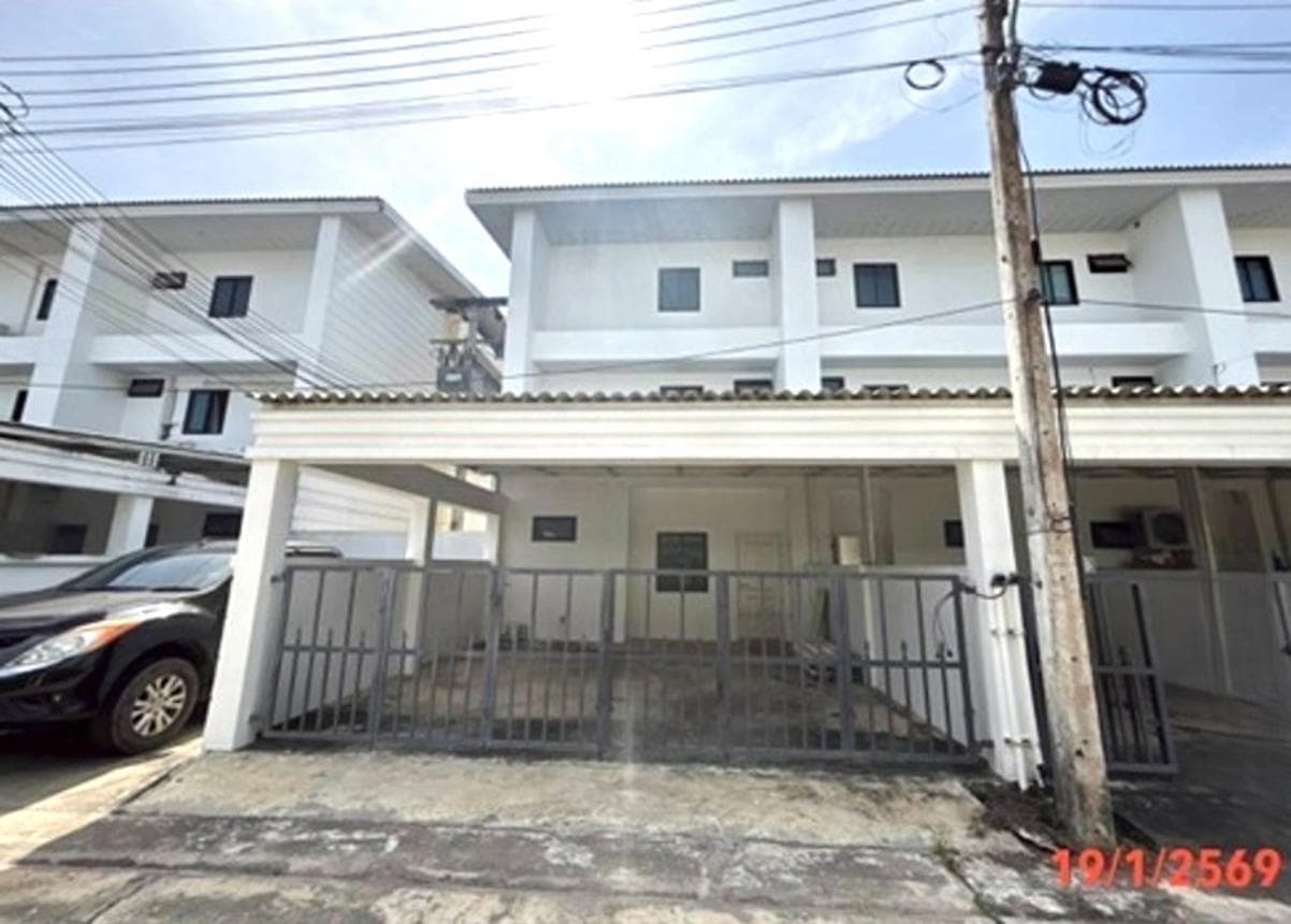 ขายอาคารพาณิชย์ มะขามเตี้ย เมืองสุราษฎร์ธานี พื้นที่ 36 ตร.ว. พื้นที่ใช้สอย 270.6 ตร.ม. ทำเลดี เหมาะทำธุรกิจ ราคา 5 ล้าน