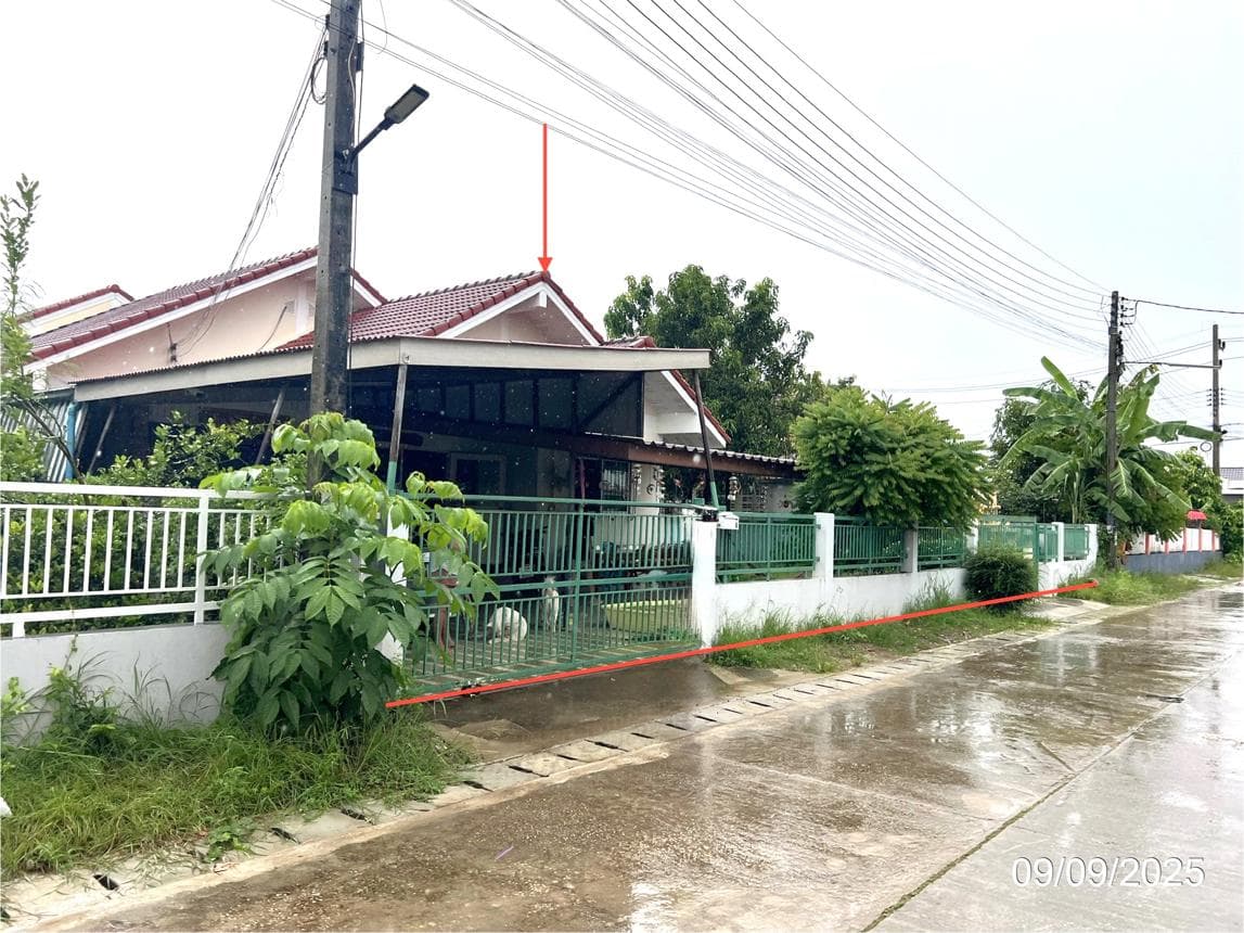 บ้านเดี่ยว นครชุม เมืองกำแพงเพชร กำแพงเพชร 3 ห้องนอน 1 ห้องน้ำ พื้นที่ใช้สอยกว้างขวางพิเศษ 211.5 ตร.ม. ทำเลดีเดินทางสะดวก ราคาพิเศษ 2.4 ล้าน
