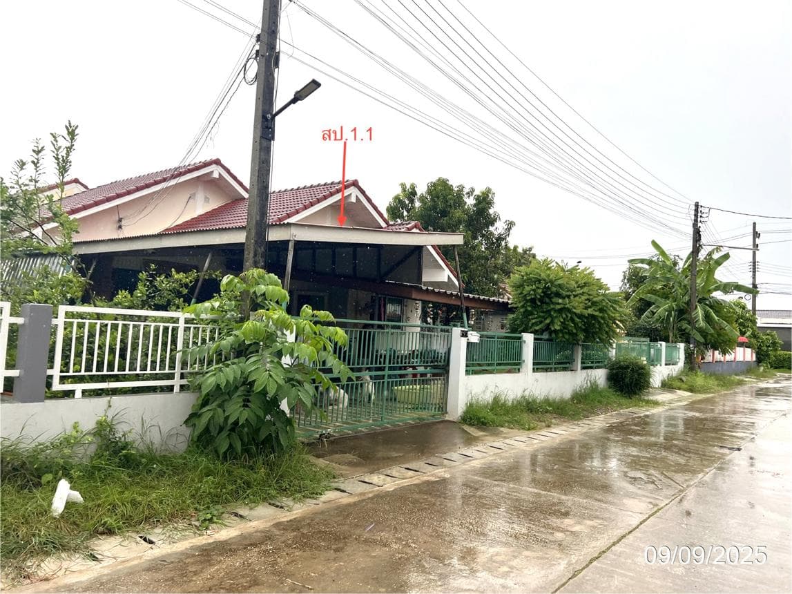 บ้านเดี่ยว นครชุม เมืองกำแพงเพชร กำแพงเพชร 3 ห้องนอน 1 ห้องน้ำ พื้นที่ใช้สอยกว้างขวางพิเศษ 211.5 ตร.ม. ทำเลดีเดินทางสะดวก ราคาพิเศษ 2.4 ล้าน