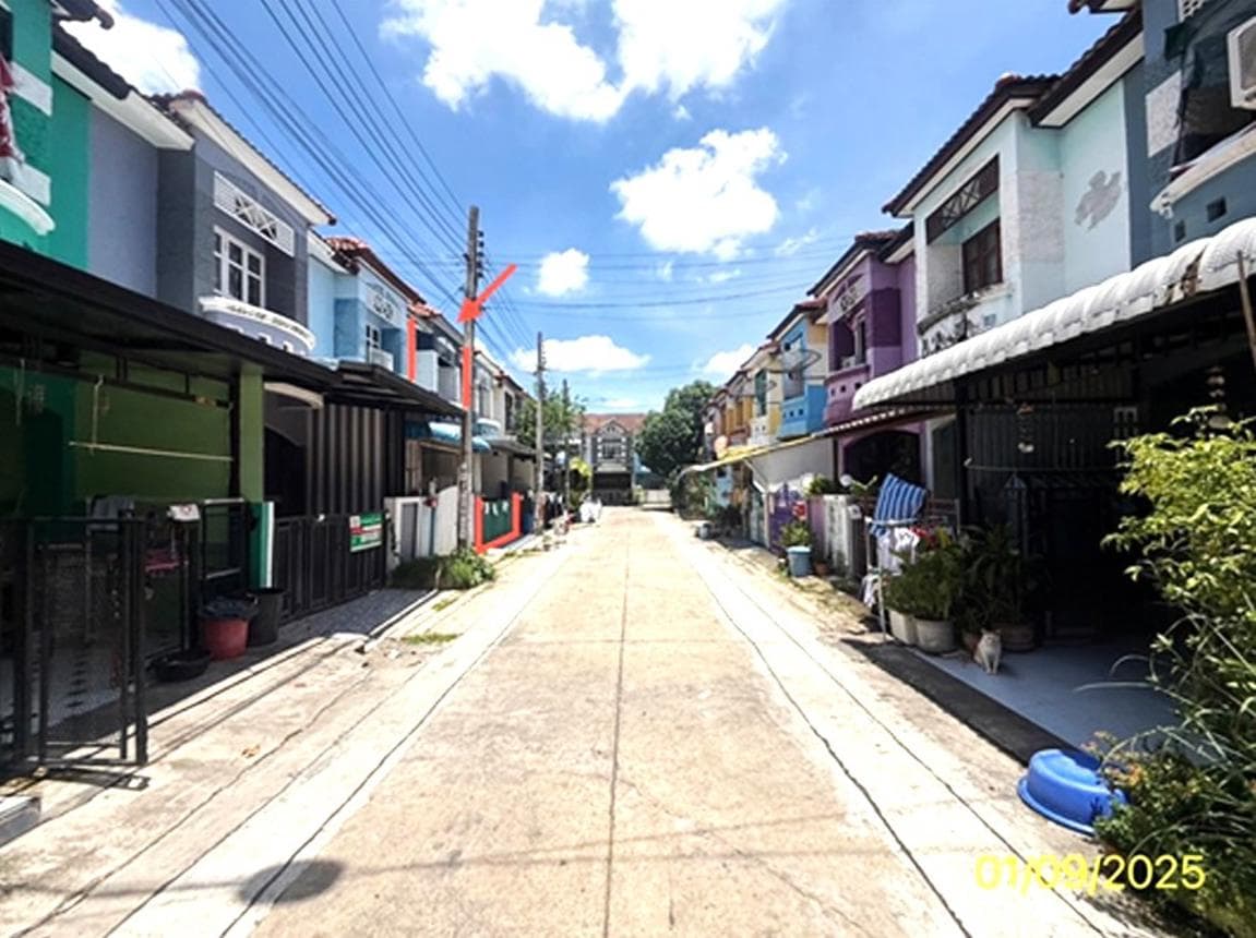 ทาวน์เฮ้าส์ ปิยวรารมย์ 3 ทวีวัฒนา ไทรน้อย นนทบุรี 2 ห้องนอน 2 ห้องน้ำ พื้นที่ 108 ตร.ม. ทำเลดีเดินทางสะดวก ใกล้แหล่งชุมชน ราคาพิเศษ 1.39 ล้าน