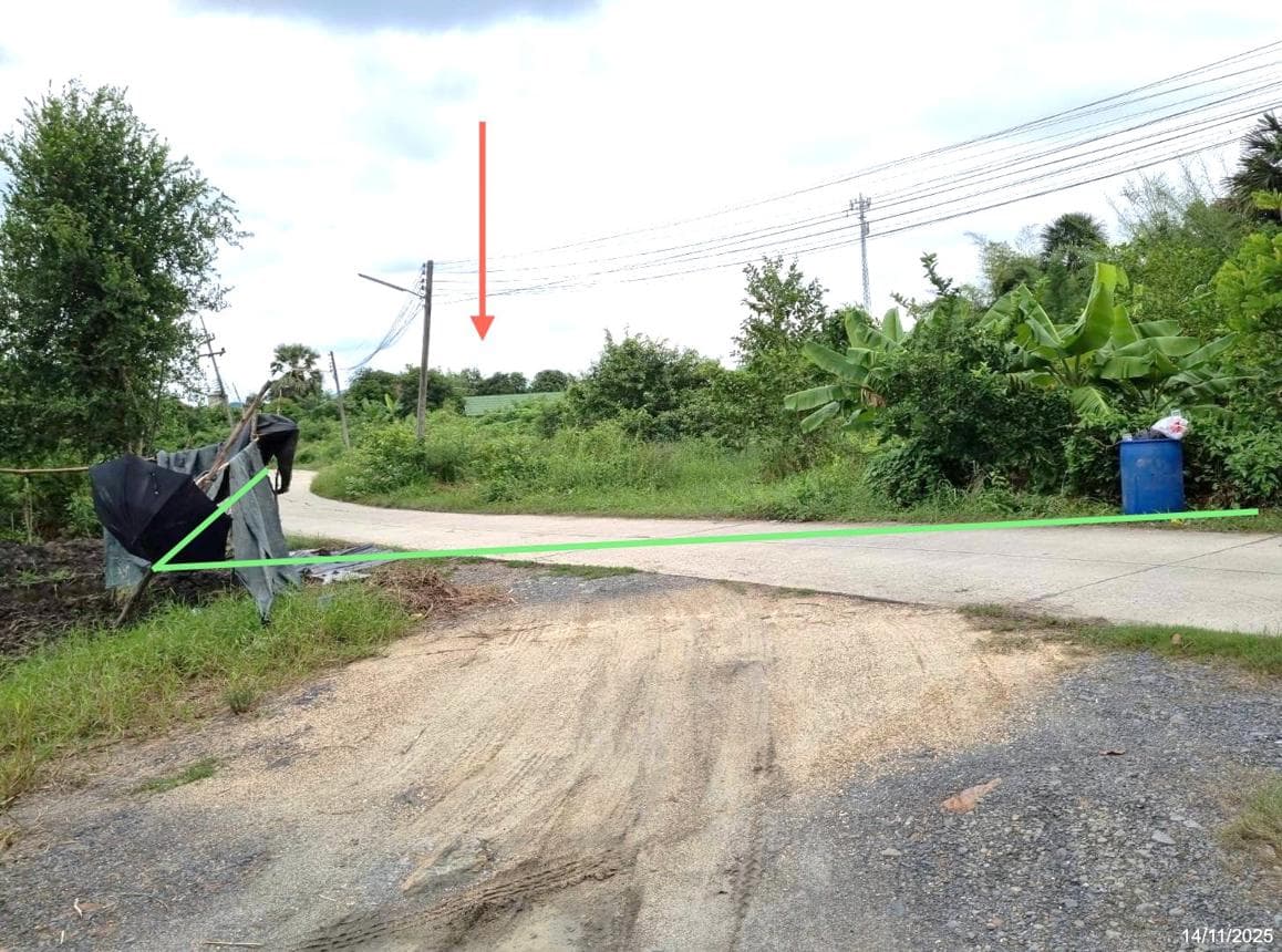ที่ดินว่างเปล่า หนองดินแดง เมืองนครปฐม เนื้อที่ 95.2 ตร.ว. ทำเลดี ใกล้ถนนใหญ่และตัวเมือง เหมาะสำหรับสร้างบ้านหรือลงทุน ราคาคุ้มค่า