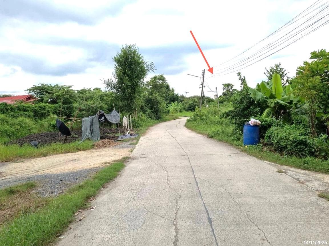 ที่ดินว่างเปล่า หนองดินแดง เมืองนครปฐม เนื้อที่ 95.2 ตร.ว. ทำเลดี ใกล้ถนนใหญ่และตัวเมือง เหมาะสำหรับสร้างบ้านหรือลงทุน ราคาคุ้มค่า
