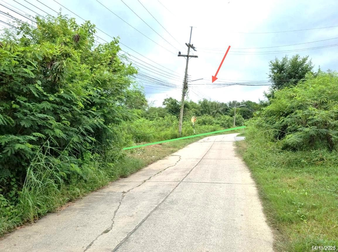 ที่ดินว่างเปล่า หนองดินแดง เมืองนครปฐม เนื้อที่ 95.2 ตร.ว. ทำเลดี ใกล้ถนนใหญ่และตัวเมือง เหมาะสำหรับสร้างบ้านหรือลงทุน ราคาคุ้มค่า