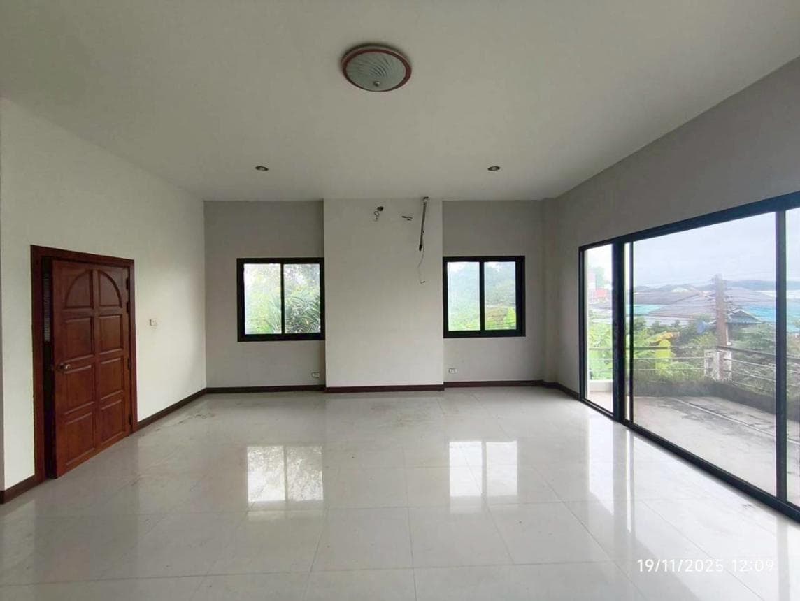 ขายบ้านเดี่ยว/อาคารพักอาศัยขนาดใหญ่ พื้นที่ใช้สอย 763.5 ตร.ม. บนเนื้อที่ 83 ตร.ว. ทำเลสันมะเค็ด พาน เชียงราย เหมาะสำหรับครอบครัวใหญ่หรือลงทุน
