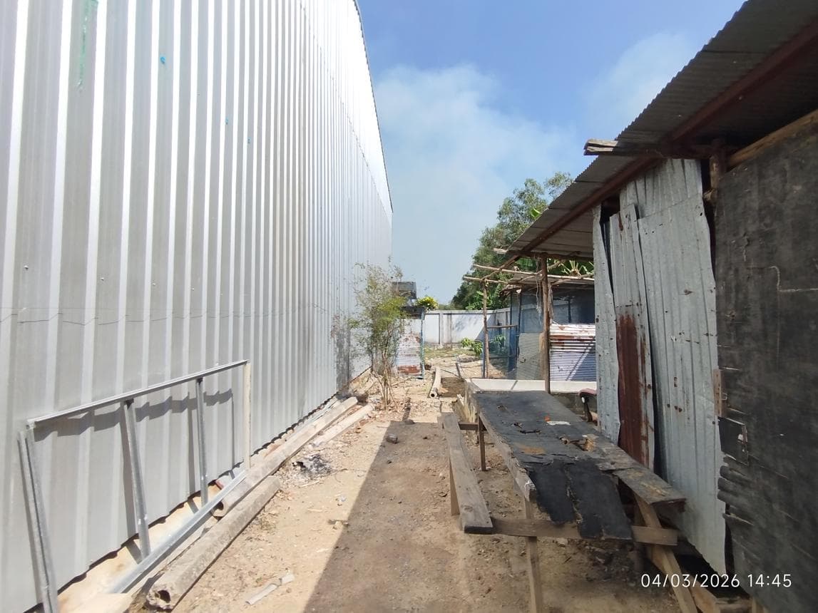 ขายโกดัง สำเภาทอง แฟคทอรี่แลนด์ ลาดหลุมแก้ว ปทุมธานี พื้นที่ใช้สอย 453.25 ตร.ม. บนที่ดิน 50 ตร.ว. ทำเลอุตสาหกรรมเดินทางสะดวก ราคา 7.4 ล้าน