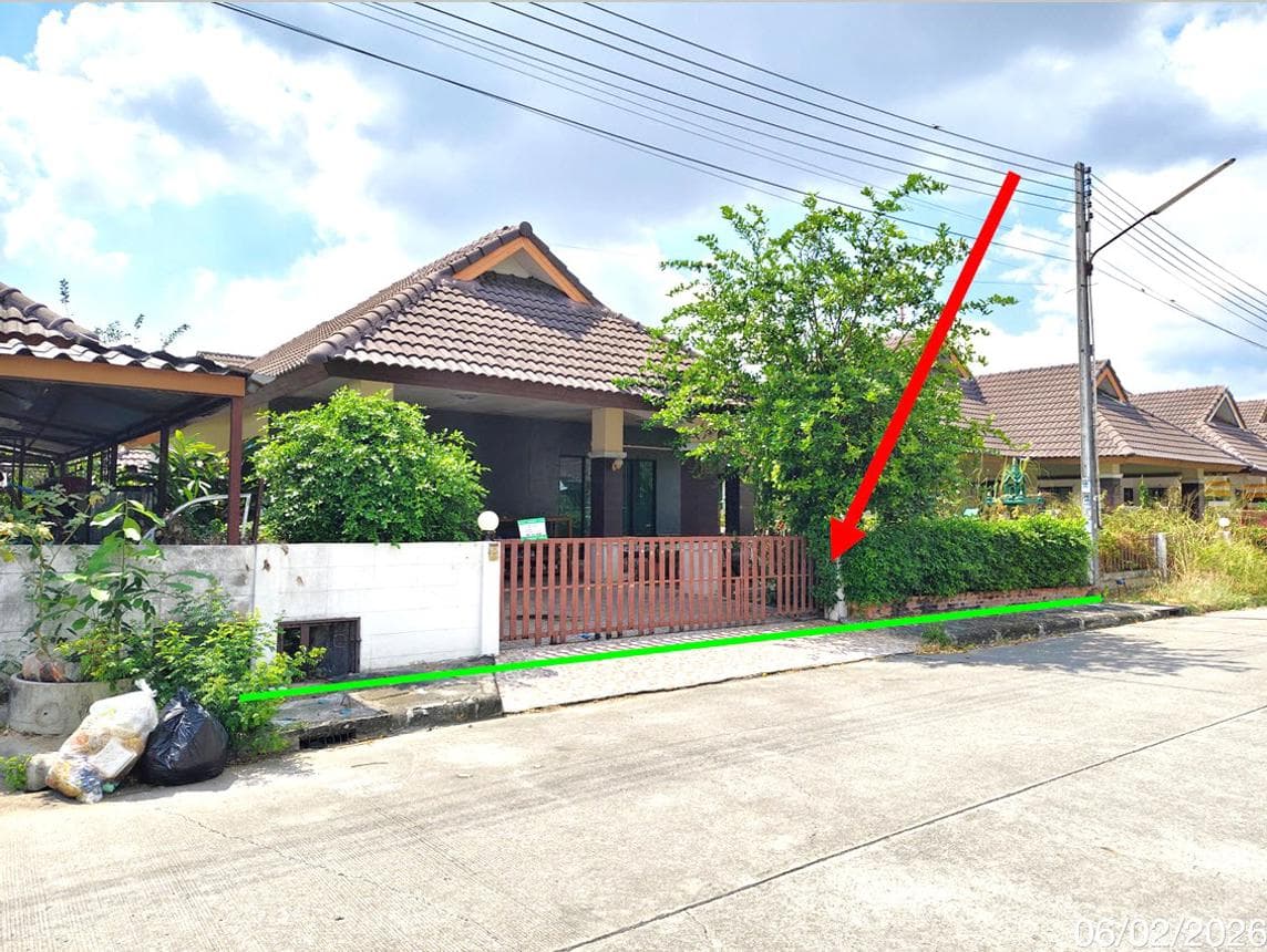 ขายบ้านเดี่ยว ล้านนา วิลเลจ มาบยางพร (Lanna Village) พื้นที่กว้าง 54 ตร.ว. ทำเลดีใกล้แหล่งงานนิคมฯ ปลวกแดง