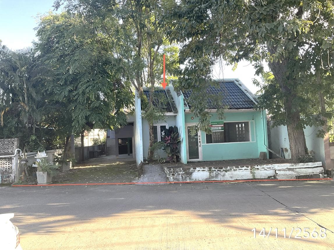 ขายบ้านเดี่ยวหลังใหญ่ เมืองเชียงราย ทำเลเวียง เนื้อที่กว้าง 81.8 ตร.ว. พื้นที่ใช้สอย 291.25 ตร.ม. 3 ห้องนอน 2 ห้องน้ำ ทำเลใจกลางเมือง