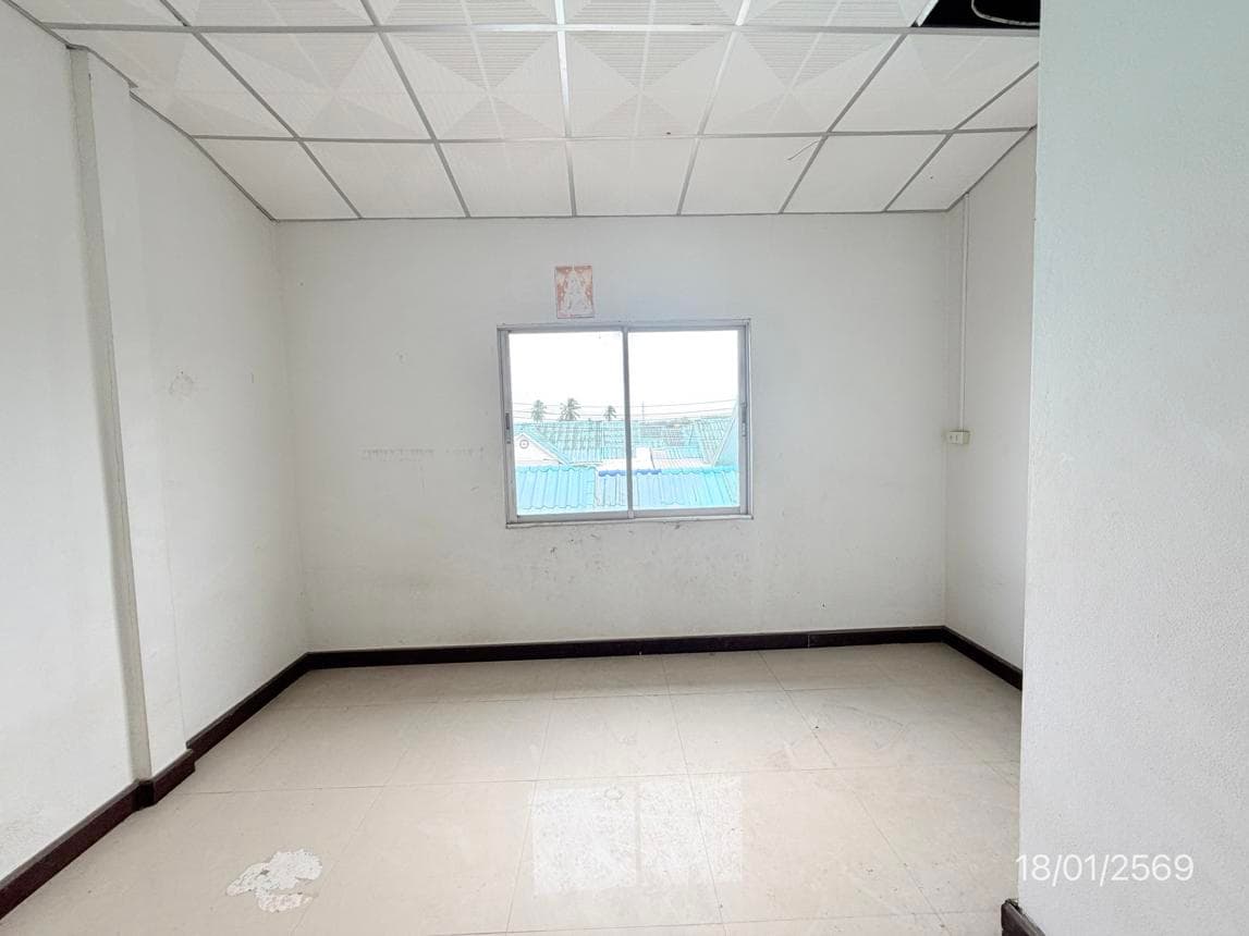 ขายทาวน์เฮ้าส์ หมู่บ้านเทพประทานพร 2 บ่อวิน-ศรีราชา 3 ห้องนอน 2 ห้องน้ำ พื้นที่ 22 ตร.ว. ทำเลใกล้นิคมฯ ราคาเพียง 1.6 ล้าน ผ่อนถูกกว่าเช่า