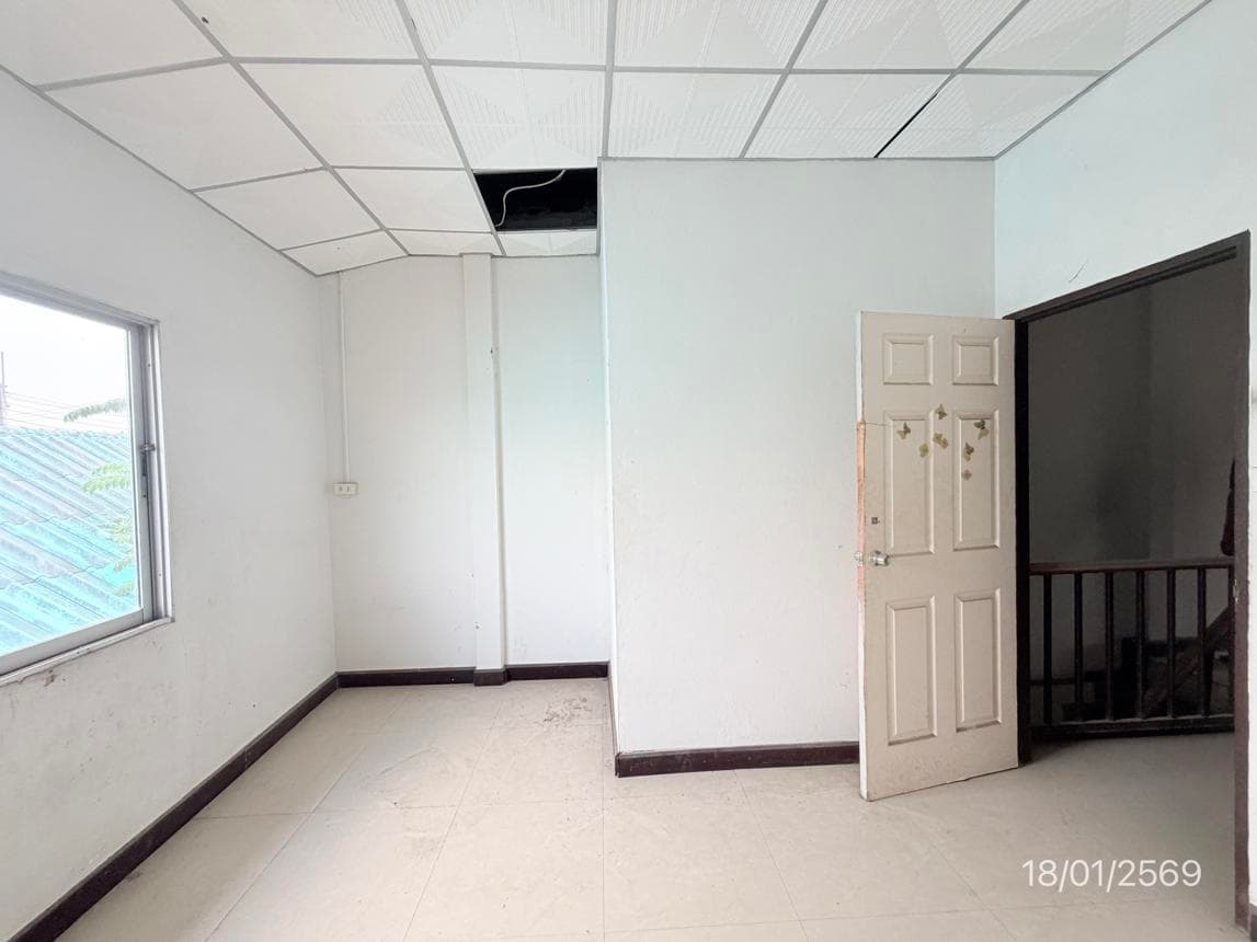 ขายทาวน์เฮ้าส์ หมู่บ้านเทพประทานพร 2 บ่อวิน-ศรีราชา 3 ห้องนอน 2 ห้องน้ำ พื้นที่ 22 ตร.ว. ทำเลใกล้นิคมฯ ราคาเพียง 1.6 ล้าน ผ่อนถูกกว่าเช่า