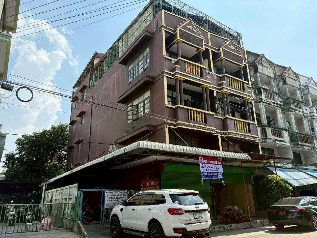 ขายทาวเฮ้าส์ 3 ชั้น 2 คูหา พื้นที่ 21.4 ตร.ว. ต.บางมด อ.ราษฎร์บูรณะ จ.กรุงเทพมหานคร ราคา 11,000,000 บาท