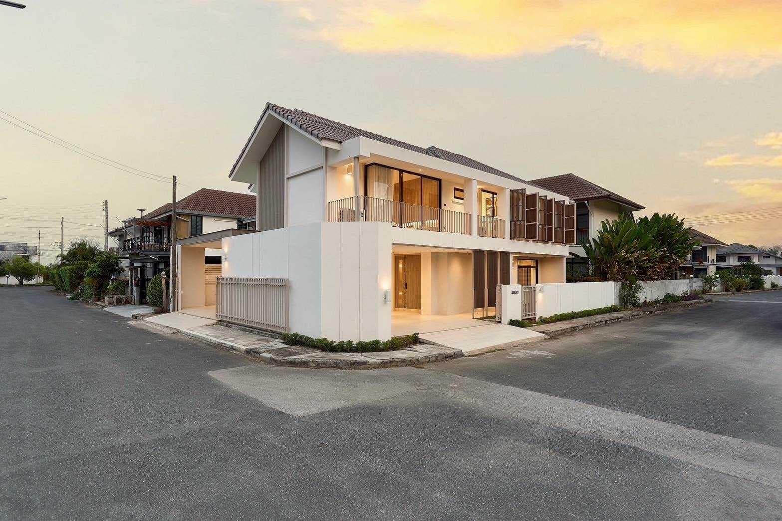 ขายบ้าน Contemporary Modern Style ตกแต่งครบ (ฟรีโอน)