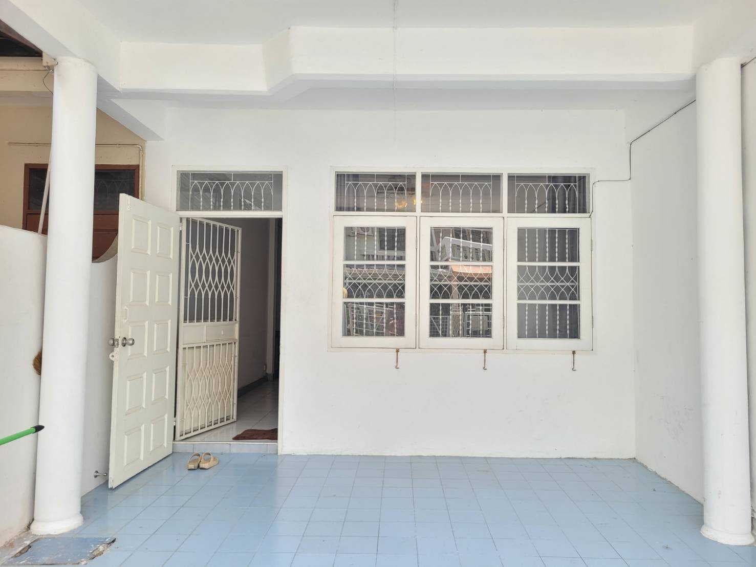 ขาย ทาวน์เฮ้าส์ หมู่บ้านบัวบาน 18 ตรว 100 ตรม 2 นอน 2 น้ำ 2 ชั้น 2 ที่จอดรถ