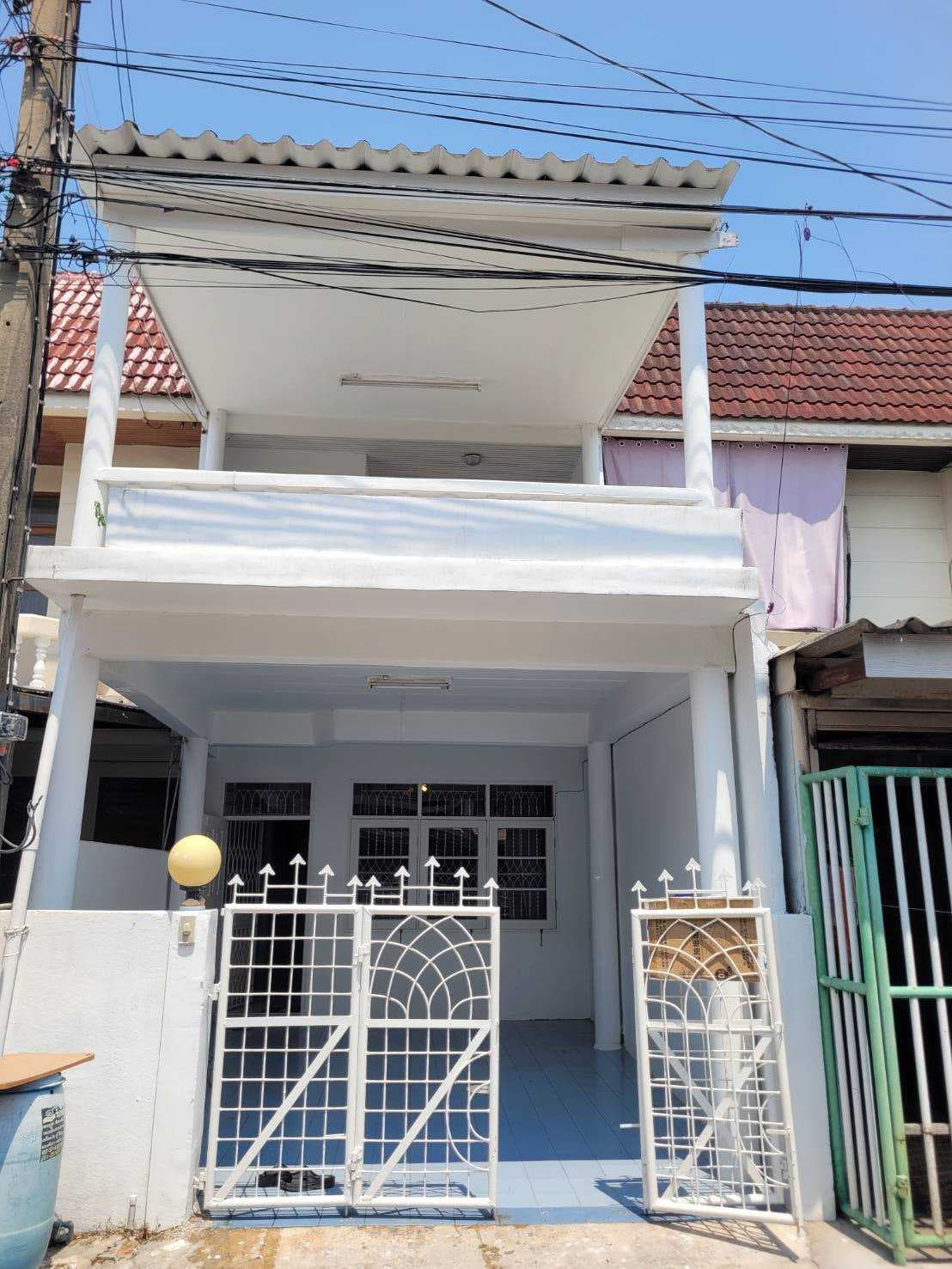 ขาย ทาวน์เฮ้าส์ หมู่บ้านบัวบาน 18 ตรว 100 ตรม 2 นอน 2 น้ำ 2 ชั้น 2 ที่จอดรถ