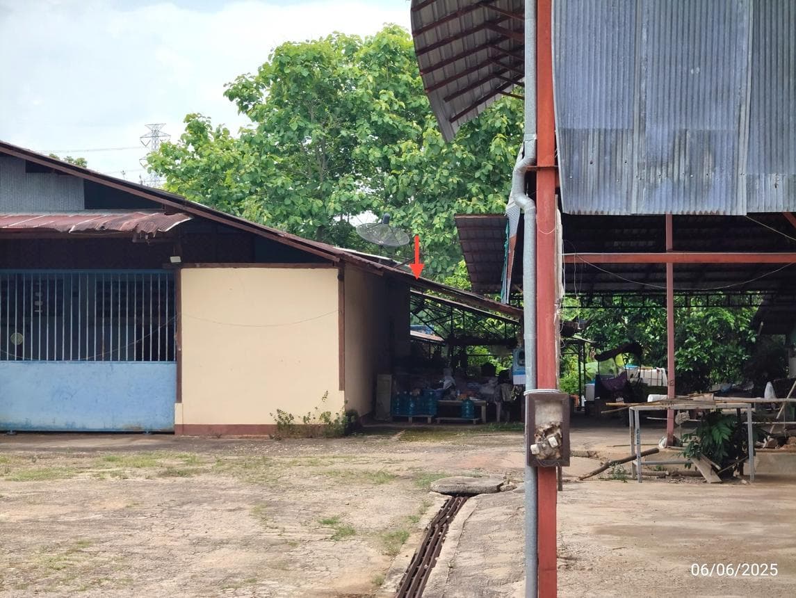 ขายโกดัง แสนทอง ท่าวังผา น่าน พื้นที่ใช้สอย 1,151 ตร.ม. บนเนื้อที่ดินผืนใหญ่ 37 ไร่ ทำเลดีพื้นที่มหาศาลเพื่อการลงทุนนั่นเอง