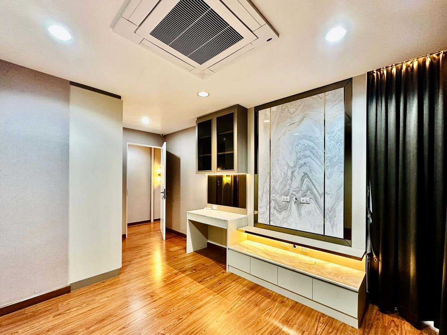 ขายบ้าน ทาวน์โฮมหลังใหญ่ SPACE TOWNHOME (ลาดพร้าว – เหม่งจ๋าย) 4 นอน built-in ใหม่ทั้งหลัง 4 ชั้น 31 ตรว
