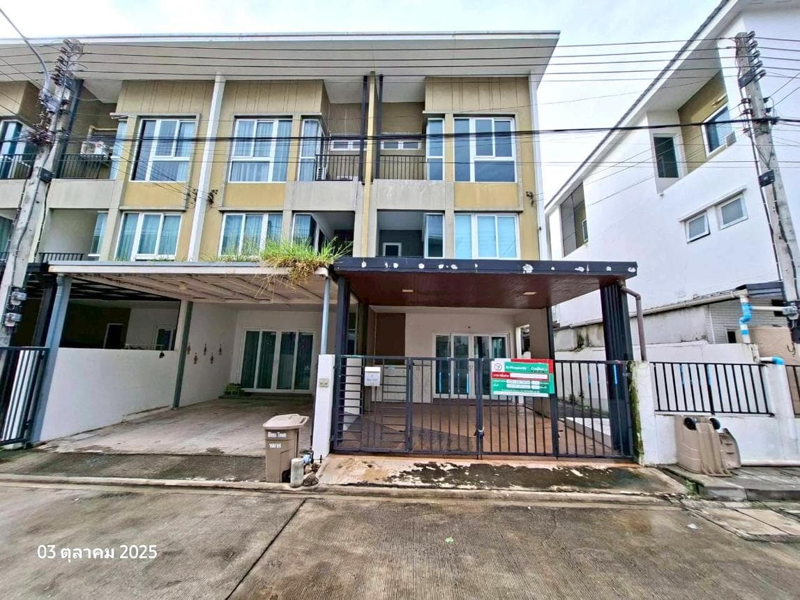 ขายทาวน์เฮ้าส์ 3 ชั้น เบล็ส ทาวน์ ติวานนท์-ปทุมธานี บางขะแยง 3 ห้องนอน 4 ห้องน้ำ พื้นที่กว้างพิเศษ 191 ตร.ม. ทำเลดีติดถนนใหญ่นั่นเอง