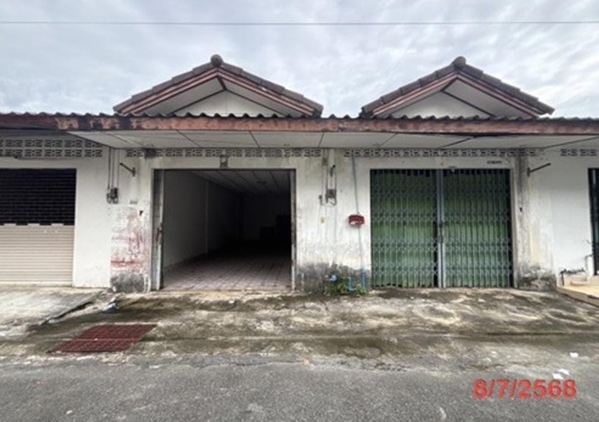 อาคารพาณิชย์ ชะมาย ทุ่งสง นครศรีธรรมราช 2 ห้องนอน 2 ห้องน้ำ พื้นที่ใช้สอย 135 ตร.ม. บนที่ดิน 40.8 ตร.ว. ทำเลค้าขายติดถนนในย่านเศรษฐกิจทุ่งสง ราคาพิเศษ 2.8 ล้าน