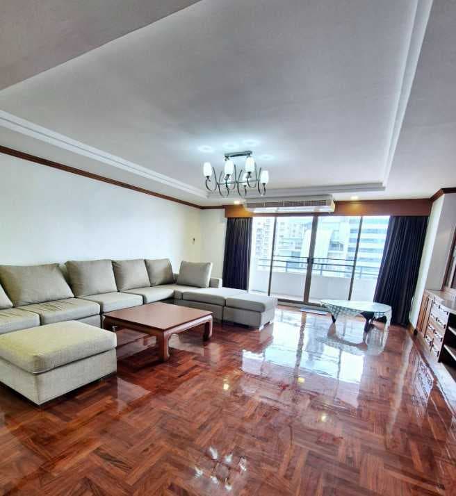 ขายคอนโด Watthana Heights (วัฒนาไฮทส์ คอนโดมิเนียม) 337 ตรม. 3 นอน 3 น้ำ ชั้นที่ 30 วิวเมือง พร้อมเฟอร์นิเจอร์