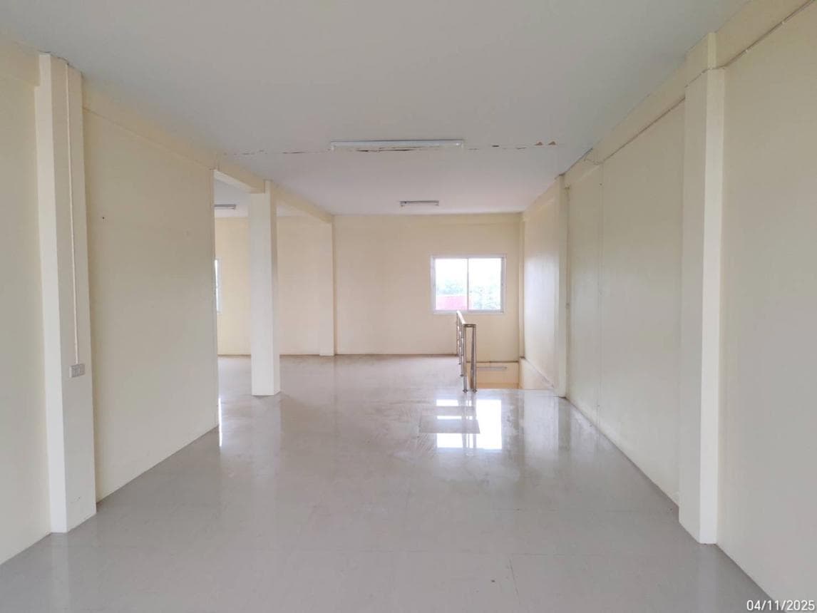 อาคารพาณิชย์หลังใหญ่ พื้นที่ใช้สอย 424 ตร.ม. 4 ห้องน้ำ ทำเลศักยภาพ ขนอนหลวง บางปะอิน จ.พระนครศรีอยุธยา