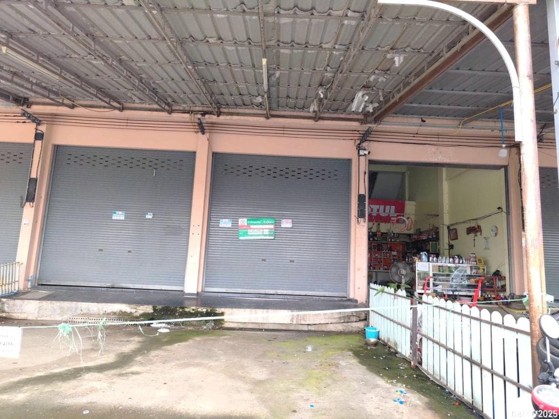 อาคารพาณิชย์หลังใหญ่ พื้นที่ใช้สอย 424 ตร.ม. 4 ห้องน้ำ ทำเลศักยภาพ ขนอนหลวง บางปะอิน จ.พระนครศรีอยุธยา