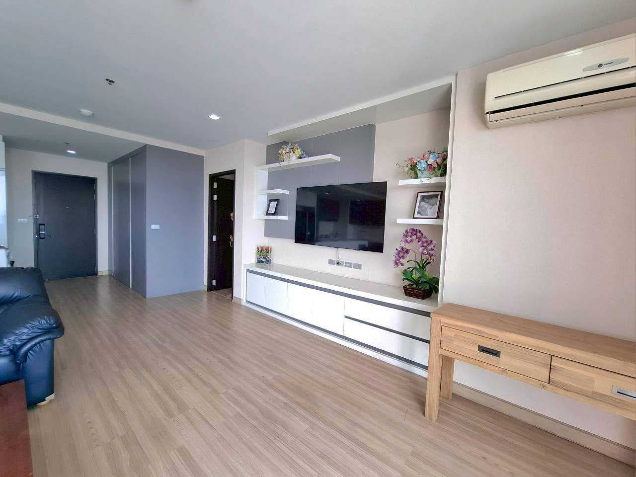 ขายคอนโด Le Luk Sky Walk ทำเลใจกลางเมือง วิวแม่น้ำเจ้าพระยา 3 ห้องนอน 3 ห้องน้ำ 183.18 ตรม ชั้น 41 ใกล้ BTS พระโขนง