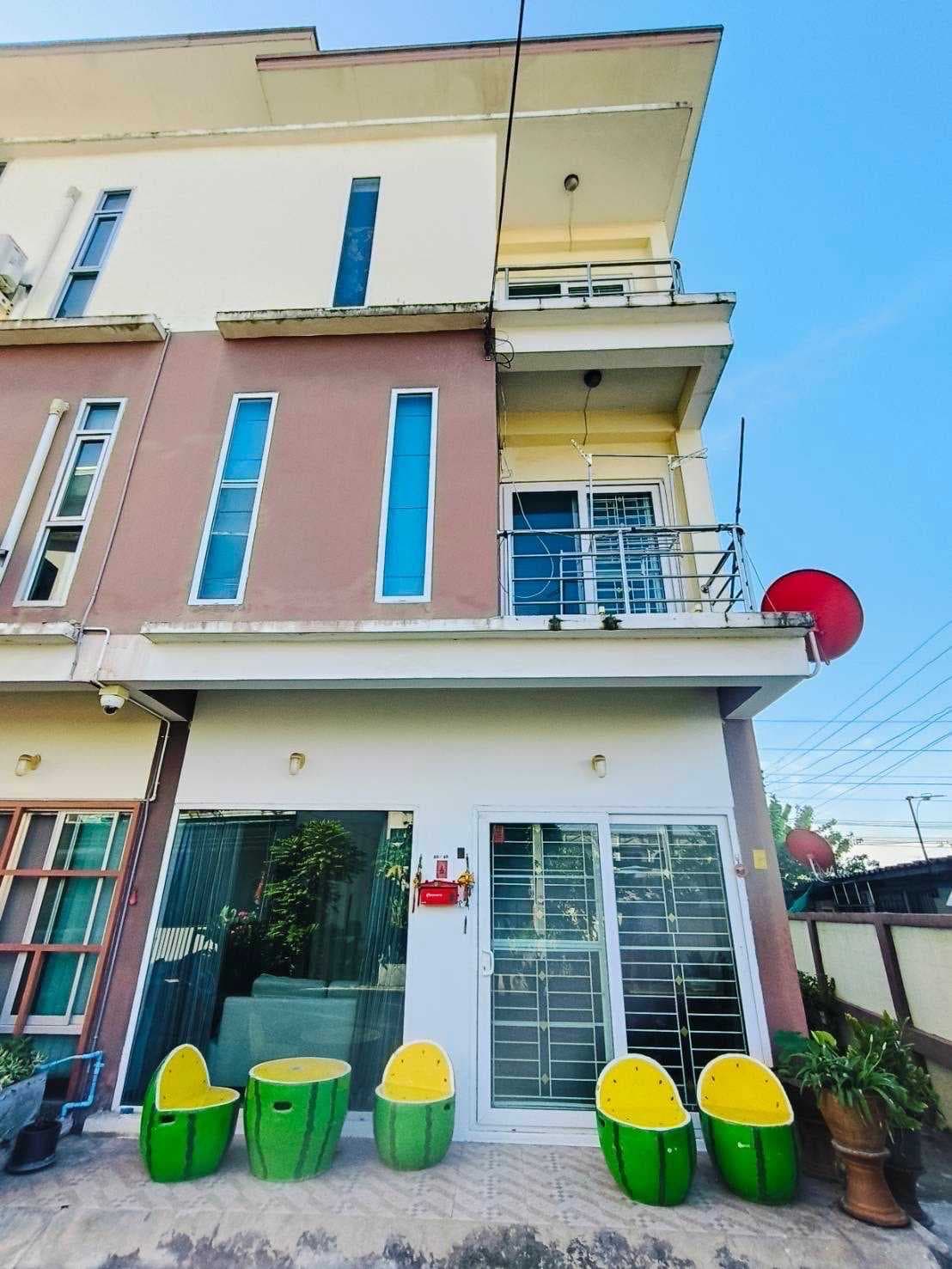 ขายทาวน์โฮม 3 ชั้น 26.3 ตรว. 4 นอน 5 น้ำ หลังมุม ถ.เศรษฐกิจ1 กระทุ่มแบน จ.สมุทรสาคร
